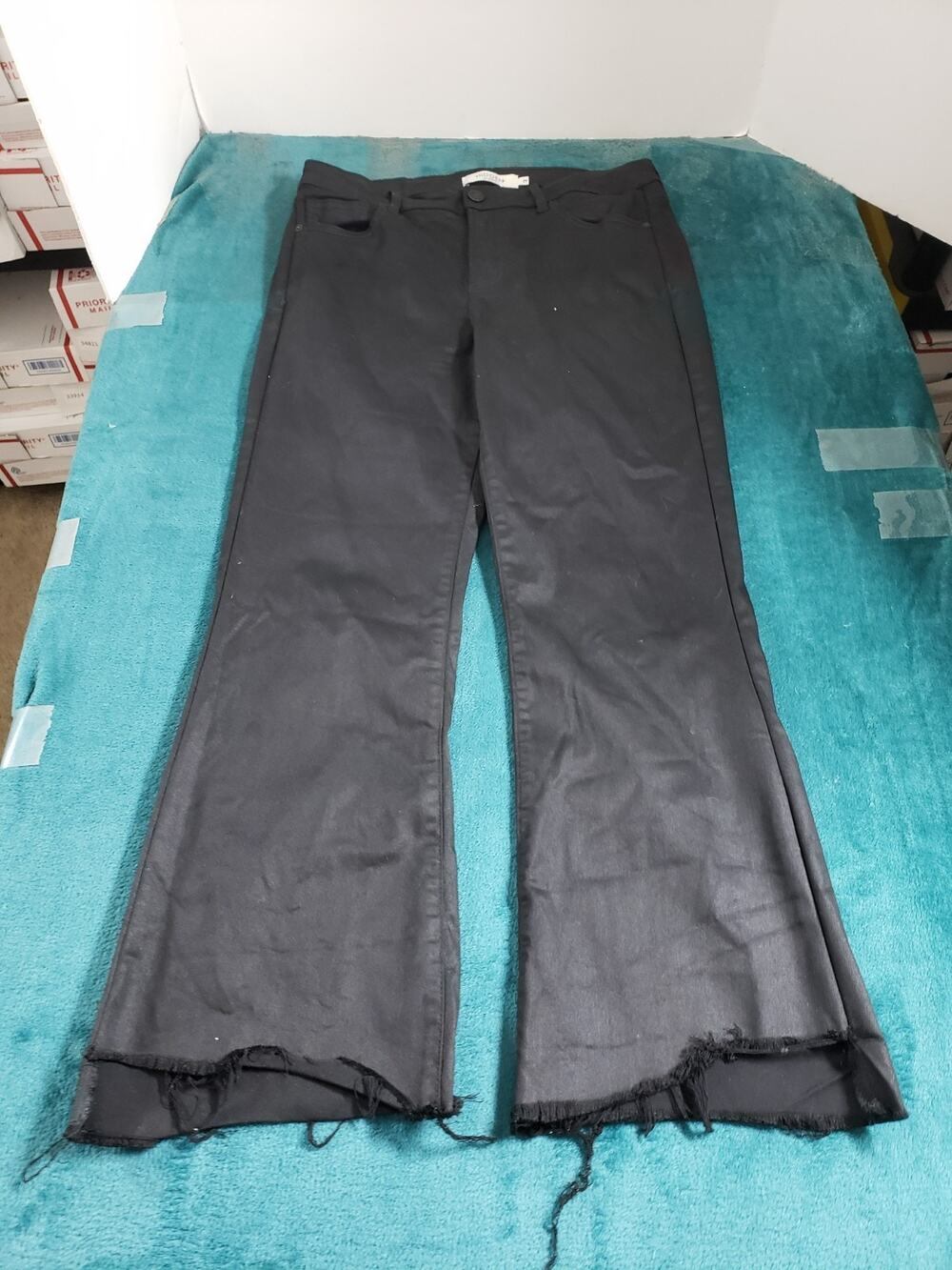 Hidden Jeans Size 29 Womens Black Coated Pants Fray Hem Ladies Mid Rise Cropped